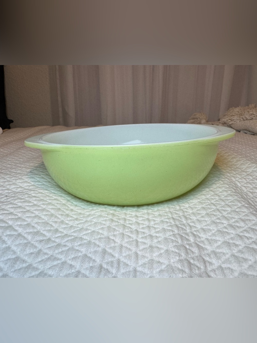 Vintage Pyrex 024 2 Qt Lime Green Round Casserole Baking Dish USA